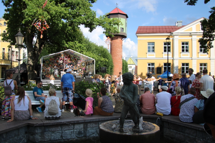 Kontsert Laidoneri platsil Viljandi pärimusmuusika festivalil 26. juulil 2024